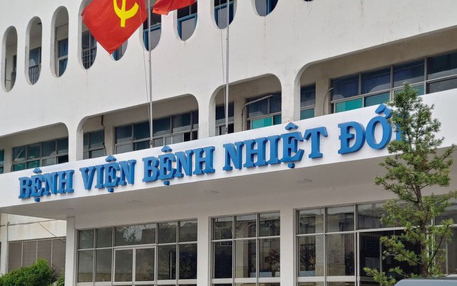 Đưa 1 trường hợp biến chứng bạch hầu nặng v&agrave;o TP HCM chữa trị - Ảnh 1.
