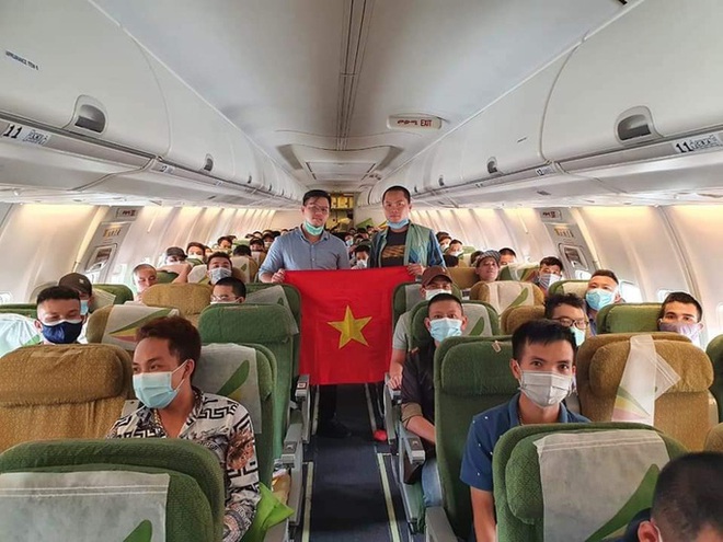 Tân Sơn Nhất đón hơn 130 người Việt mắc kẹt tại Malaysia và một số nước Châu Phi về nước  - Ảnh 3.