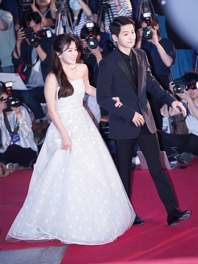 8 lần Song Hye Kyo gây nổ thảm đỏ, sự kiện: 2 dịp làm đám cưới sớm với Song Joong Ki, sau ly hôn lại lột xác ngỡ ngàng - Ảnh 3.