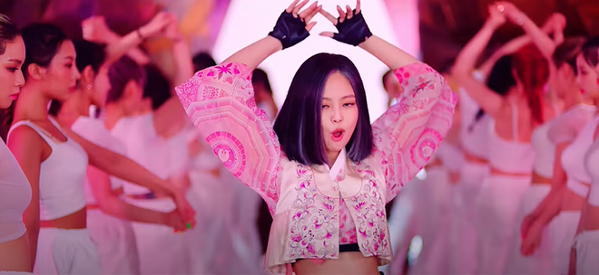 Giải mã How You Like That: 7 hình xăm bí ẩn trên người Jisoo, hành trình BLACKPINK thống trị thế giới và trở thành những Nữ thần Chiến thắng - Ảnh 18.