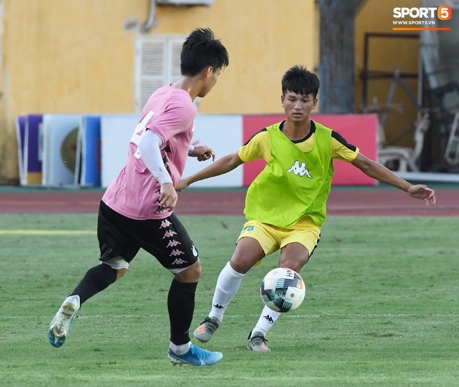 Quang Hải lại tập riêng, Hà Nội FC hết người phải đôn cầu thủ trẻ lên đá đối kháng - Ảnh 6.