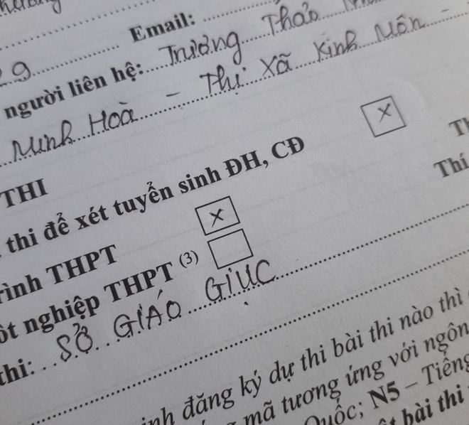 Lại là những pha đánh rơi não khi điền hồ sơ thi tốt nghiệp: Ghi tên trường thành tên mình, dùng ký tự lạ để điền thông tin - Ảnh 2.