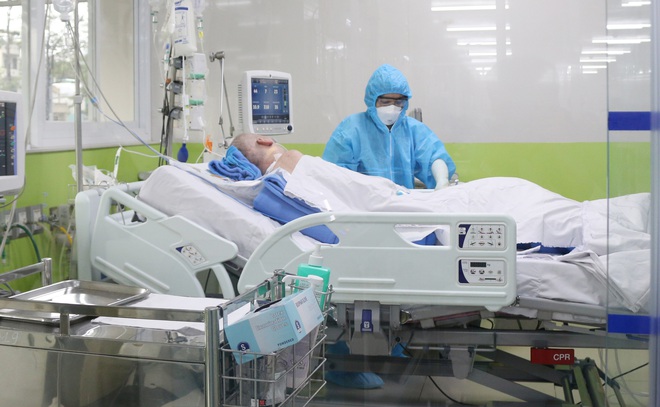 TIN MỪNG: Nam phi công người Anh hồi phục thần kỳ, hoàn toàn tỉnh táo và đã cai được ECMO - Ảnh 3.