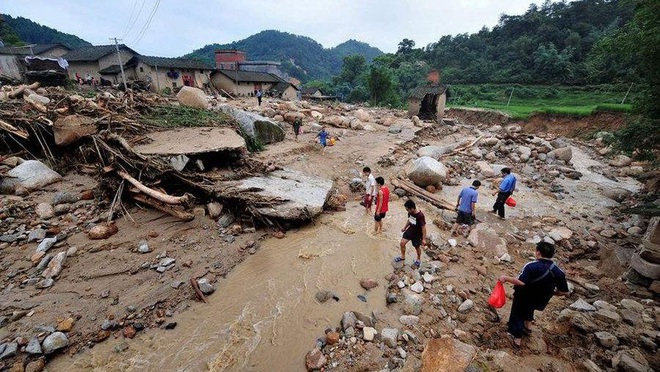 28 ngày liên tiếp Trung Quốc ra cảnh báo mưa lớn - Ảnh 1.