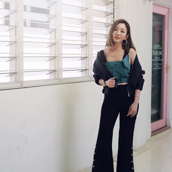 N&agrave;ng CEO chia sẻ 2 c&ocirc;ng thức gi&uacute;p chị em c&ocirc;ng sở l&ecirc;n level mặc đẹp: Đồ basic kh&ocirc;ng thể thiếu, những l&uacute;c cần hở phải thật tinh tế - Ảnh 22.