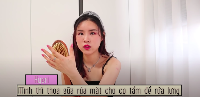 Cô nàng Hàn Quốc trị sạch mụn lưng và vết thâm nhờ tắm với sữa rửa mặt, còn gợi ý thêm lọ xịt chỉ tầm 300k mà tiêu diệt mọi dấu vết trên lưng - Ảnh 3.