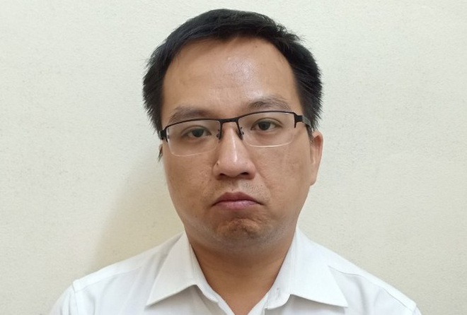 Th&ecirc;m một c&aacute;n bộ hải quan bị bắt v&igrave; li&ecirc;n quan đường d&acirc;y bu&ocirc;n lậu - Ảnh 1.