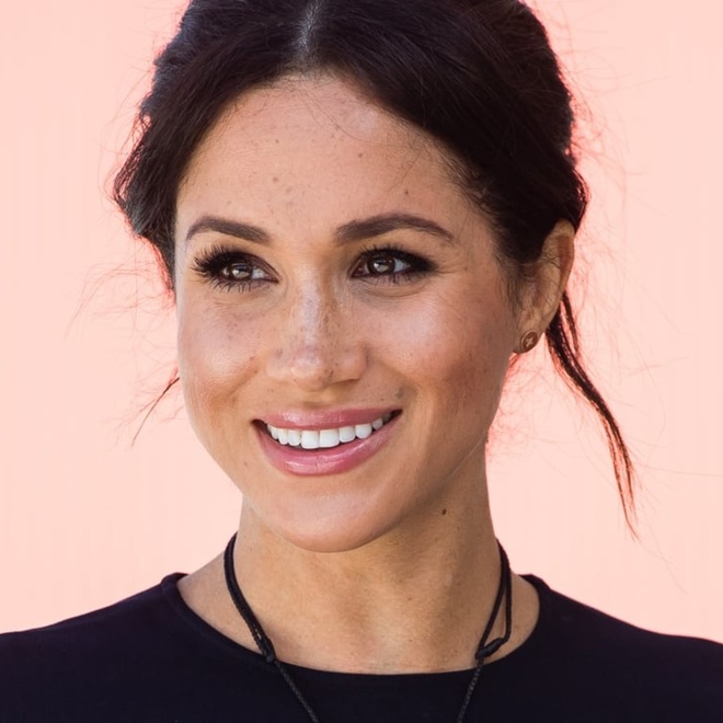 Tưởng sẽ bung xõa nhưng Meghan Markle giờ đây vẫn trung thành với chiêu làm đẹp cộp mác Hoàng gia Anh - Ảnh 3.