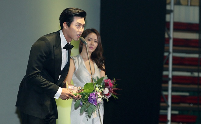 Chối đây đẩy, ai dè Son Ye Jin bị soi khoảnh khắc 6 năm 1 ánh mắt say mê Hyun Bin vẹn nguyên, nhìn tưởng yêu đơn phương! - Ảnh 12.