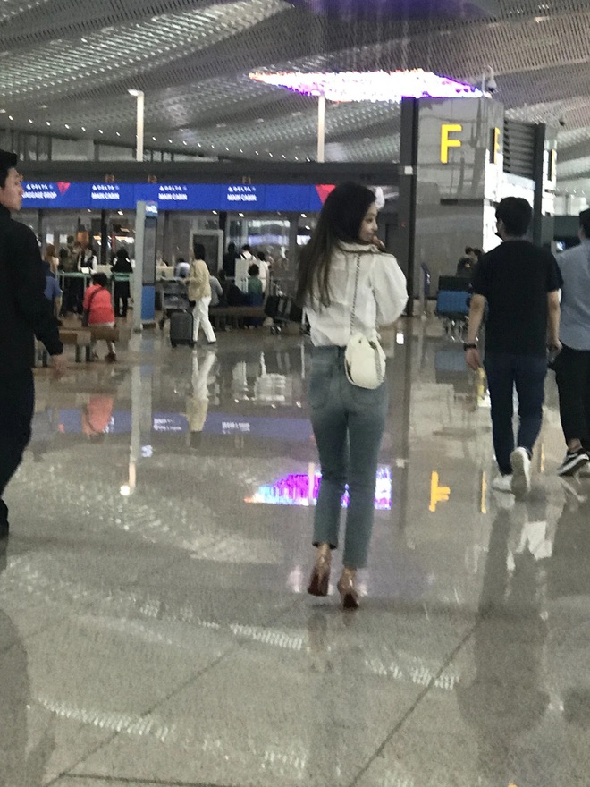 Ngỡ ngàng loạt ảnh team qua đường chụp Jennie (BLACKPINK): Body quá xịn, ảnh chất lượng thấp nhưng visual chất lượng cao! - Ảnh 9.