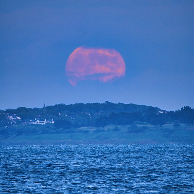 Ngất ngây với một loạt khoảnh khắc về hiện tượng mặt trăng dâu tây hiếm có diễn ra vào đêm qua, rạng sáng nay - Ảnh 16.