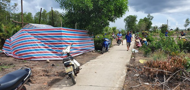 Đi tập thể dục, t&aacute; hỏa ph&aacute;t hiện thi thể trẻ sơ sinh tr&ocirc;i dạt tr&ecirc;n k&ecirc;nh - Ảnh 1.