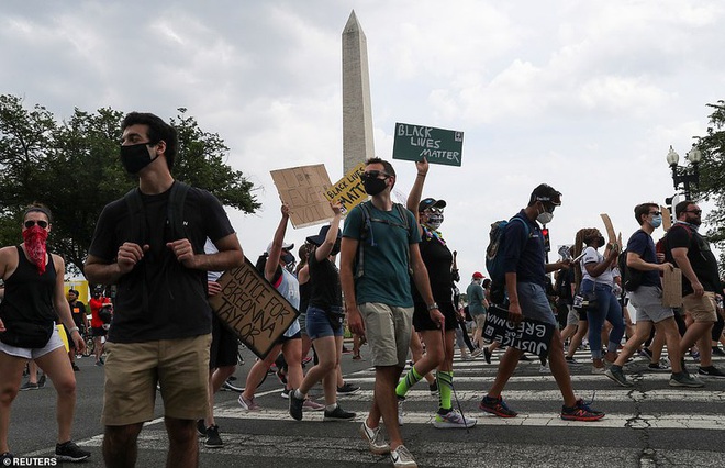 Ảnh: Thủ đô Washington, Mỹ vỡ trận vì cuộc biểu tình quy mô lớn - Ảnh 10.
