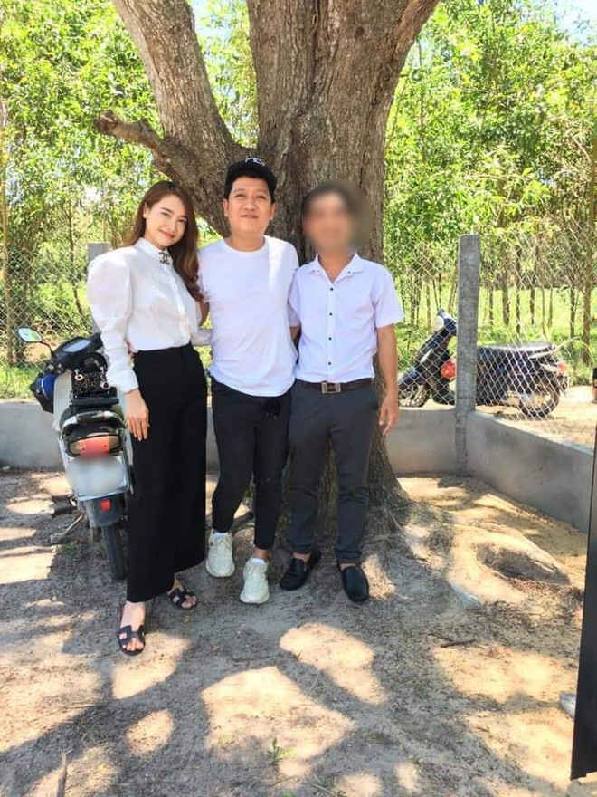 Nh&atilde; Phương l&ecirc;n đồ ton sur ton s&aacute;nh đ&ocirc;i với Trường Giang về qu&ecirc;, nhan sắc qua camera thường chiếm trọn spotlight - Ảnh 2.