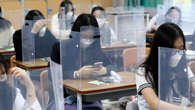 Hàn Quốc giảm ca nhiễm mới – mở cửa hoàn toàn các trường học trở lại - Ảnh 1.
