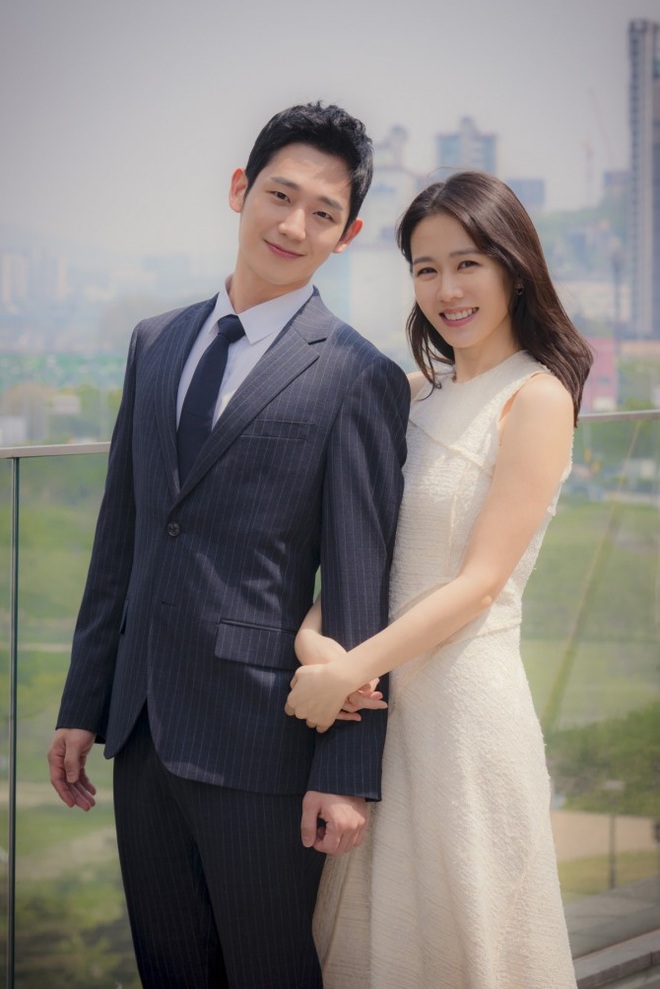 Jung Hae In cũng ăn cú “bơ” vì đường chân mày của Son Ye Jin từ 2 năm trước: Biểu cảm từ nhăn nhó khó hiểu đến thôi thì chịu vì đã quá quen - Ảnh 3.