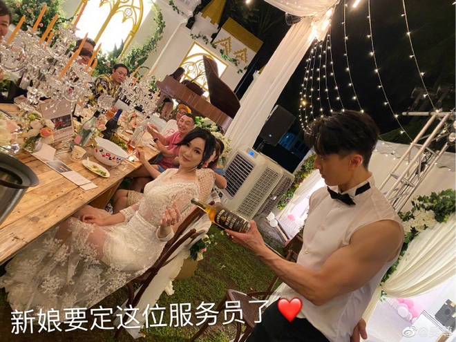 Đ&aacute;m cưới Cbiz hot nhất h&ocirc;m nay: Sau 16 năm, Ng&ocirc; T&ocirc;n rơi nước mắt trong h&ocirc;n lễ cổ t&iacute;ch c&ugrave;ng kh&aacute;ch mời đặc biệt - Ảnh 11.