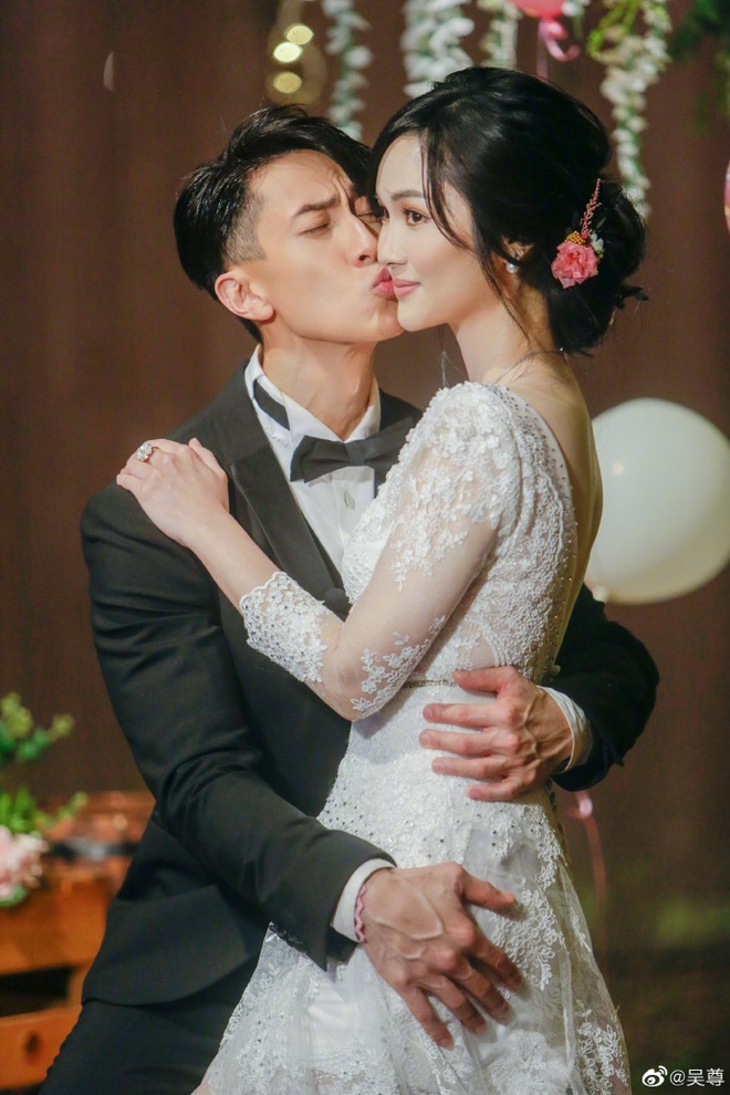 Đ&aacute;m cưới Cbiz hot nhất h&ocirc;m nay: Sau 16 năm, Ng&ocirc; T&ocirc;n rơi nước mắt trong h&ocirc;n lễ cổ t&iacute;ch c&ugrave;ng kh&aacute;ch mời đặc biệt - Ảnh 5.