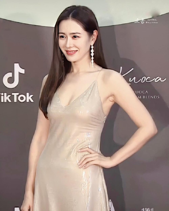 Những điểm chung đ&aacute;ng ngờ trong style của Son Ye Jin v&agrave; Hyun Bin hậu Crash Landing On You: Thế n&agrave;y l&agrave; tr&ugrave;ng hợp hay cố t&igrave;nh đ&acirc;y? - Ảnh 2.