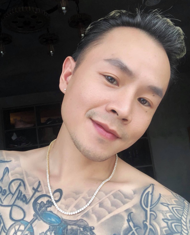Nhìn ảnh hiếm hồi xưa khó mà nhận ra “badboy” Binz: Lột xác ngoạn mục thế này bảo sao Châu Bùi mê như điếu đổ - Ảnh 2.