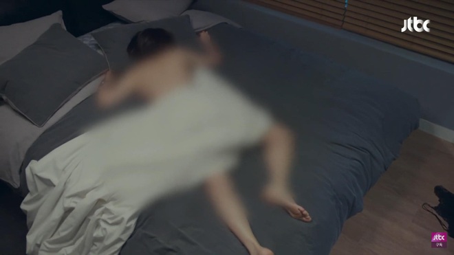 Đỏ mặt vì cảnh nhạy cảm 19+ của Hội Bạn Cực Phẩm tập 2: Bà đại Song Yoon Ah trần như nhộng trên giường trai trẻ Lee Tae Hwan - Ảnh 2.