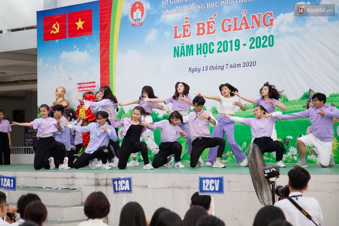 Lễ bế giảng của ngôi trường 60 năm tuổi ở Sài Gòn: Dàn nữ sinh khiến người khác ngẩn ngơ mê mẩn - Ảnh 13.
