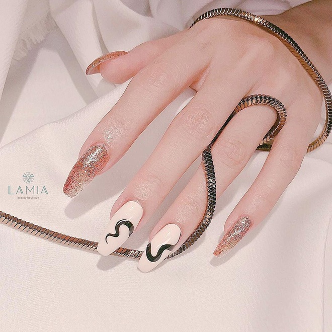 Loạt mẫu nail của Lisa quá xịn, dự là sẽ thành hot trend, các tiệm nail sắp copy rần rần - Ảnh 3.