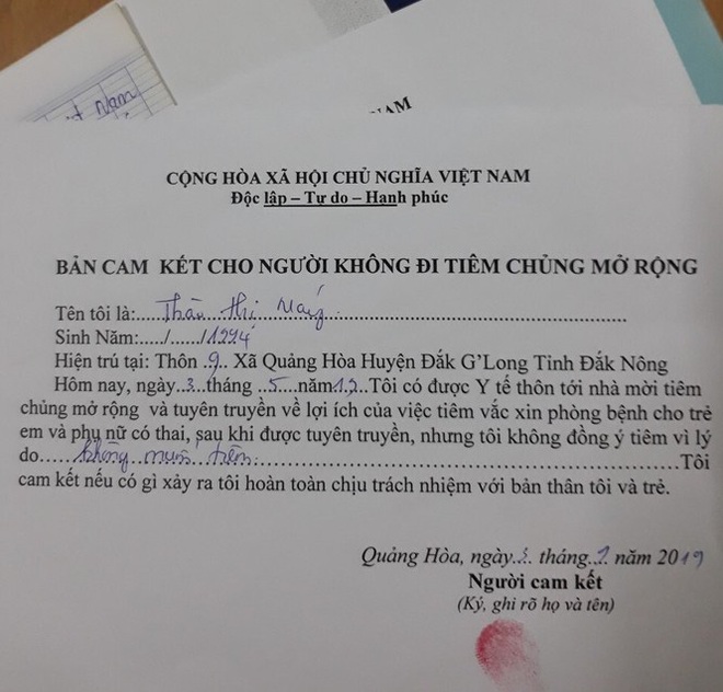 Đắk Nông: Cận cảnh những giấy cam kết không tiêm chủng rất lạ - Ảnh 3.