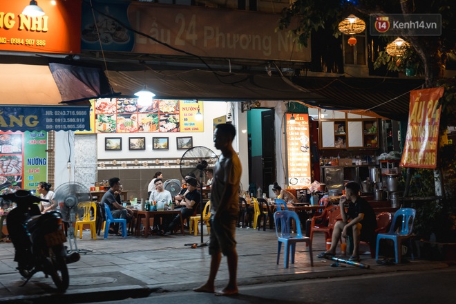 Chùm ảnh: Nếu Sài Gòn là thành phố không ngủ thì Hà Nội sau 0 giờ đêm cũng là một Thủ đô luôn thức - Ảnh 9.