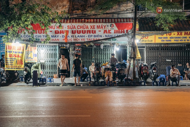 Chùm ảnh: Nếu Sài Gòn là thành phố không ngủ thì Hà Nội sau 0 giờ đêm cũng là một Thủ đô luôn thức - Ảnh 5.
