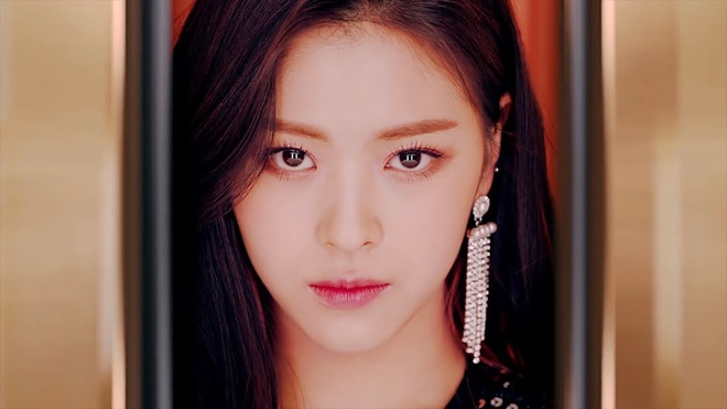 2 mẩu ITZY hé lộ tạo hình trong lần comeback tới: Em út Yuna để mái bằng có bị dìm hàng? - Ảnh 7.