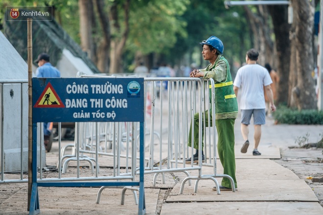 Chùm ảnh: Lát đá bền vĩnh cửu toàn bộ vỉa hè hồ Gươm - Ảnh 3.