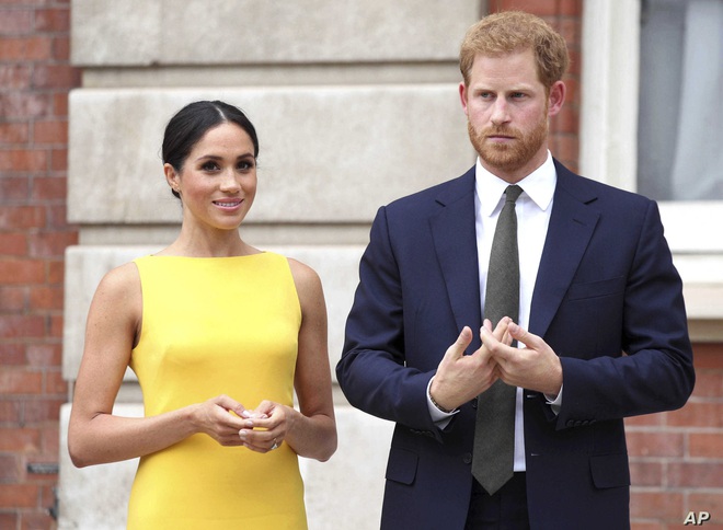 Meghan Markle tái xuất rạng rỡ, thay mặt chồng con phát biểu đầy cảm hứng nhưng lại bị dân mạng chỉ trích dữ dội - Ảnh 3.