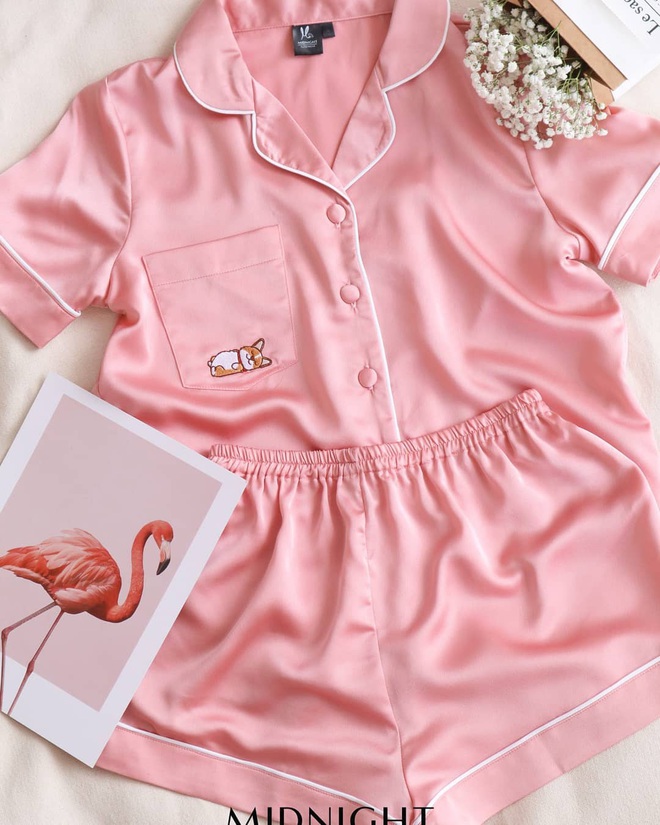 Ở ngoài “lồng lộn” đến đâu thì về nhà, sao Hàn chỉ chăm diện pyjama: Vừa xinh xẻo lại thoải mái, nhìn mà muốn sắm theo liền - Ảnh 18.