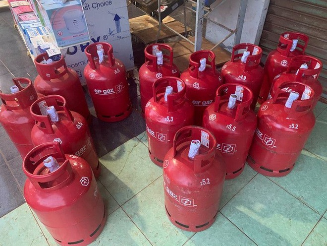 Ph&aacute;t hiện đường d&acirc;y nghi sang chiết gas lậu, l&agrave;m giả tem... chống h&agrave;ng giả! - Ảnh 3.