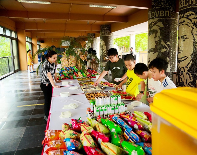 Ngôi trường gây chú ý nhất năm: Thí sinh đi thi hớn hở như đi picnic, chuẩn bị cả điểm tâm giữa giờ để chống đói cho học sinh - Ảnh 5.