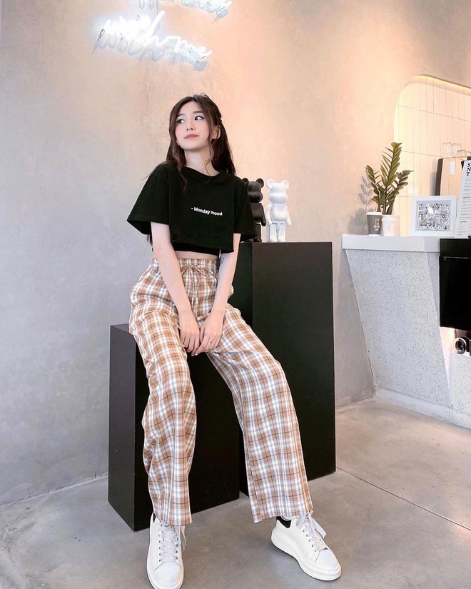 10 kiểu quần mix cực “ngọt” cùng crop top, đã thế lại còn “hack” chân dài hơn 10cm là ít  - Ảnh 5.