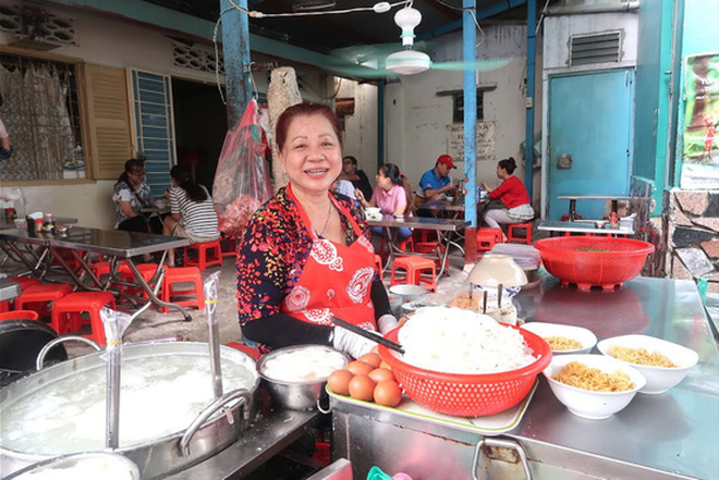 3 hàng “bún chửi” đình đám nhất Việt Nam: Lúc nào cũng đông nghẹt khách tìm đến vì tò mò, đồ ăn thuộc dạng ngon nức tiếng - Ảnh 11.