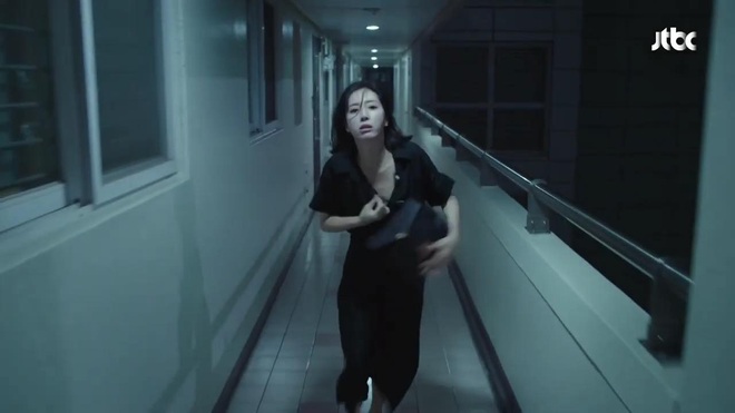 Đ&uacute;t l&oacute;t 700 triệu để bịt miệng, b&agrave; đại Yoon Ah vẫn bị trai trẻ tung ảnh n&oacute;ng ở tập 3 Hội Bạn Cực Phẩm - Ảnh 1.