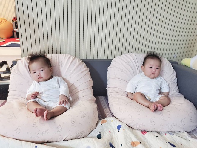 Bà mẹ trẻ nhất Kbiz Yulhee khoe ảnh cặp song sinh 5 tháng tuổi: Knet khen nức nở, dự đoán Kbiz sẽ có mỹ nhân tương lai - Ảnh 2.