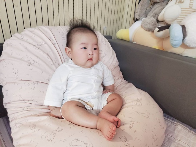 Bà mẹ trẻ nhất Kbiz Yulhee khoe ảnh cặp song sinh 5 tháng tuổi: Knet khen nức nở, dự đoán Kbiz sẽ có mỹ nhân tương lai - Ảnh 4.