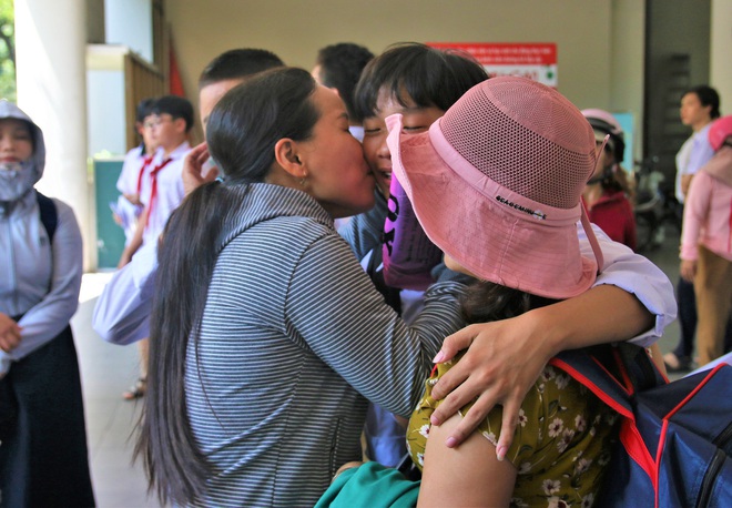 Đề thi chuyên Toán siêu khó, thí sinh Hà Nội khóc ròng vì không làm được bài - Ảnh 19.