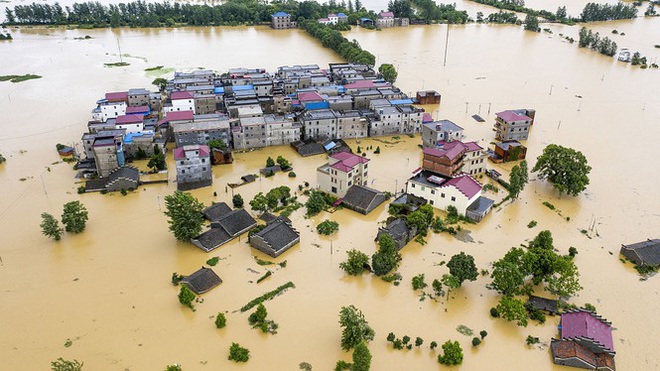 Lũ Trung Quốc: Mực nước 33 con sông chạm mốc kỉ lục, 141 người chết và mất tích - Ảnh 1.