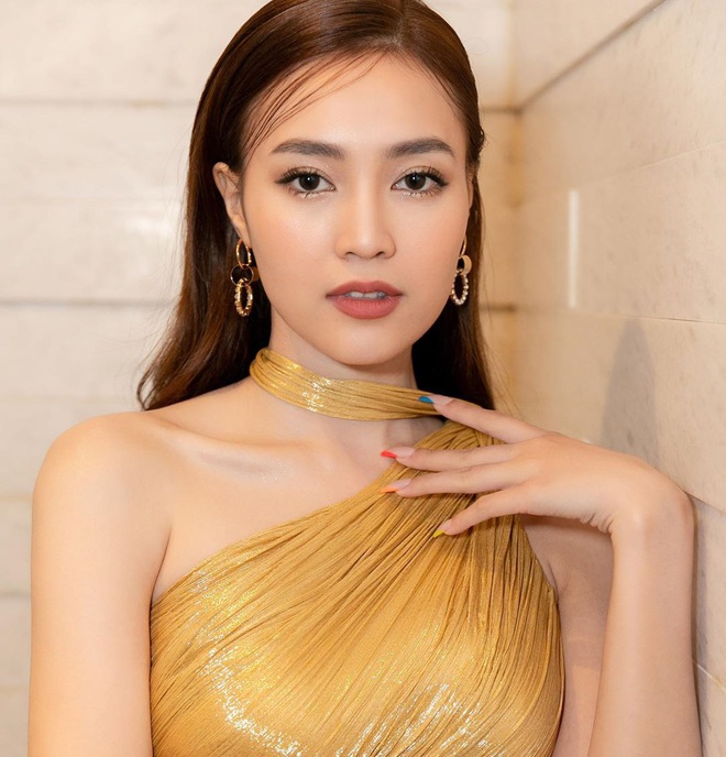 Mỹ nh&acirc;n Đi&ecirc;n Th&igrave; C&oacute; Sao sang chảnh ng&uacute;t ng&agrave;n l&agrave; thế m&agrave; chỉ m&ecirc; kiểu nail đơn giản tự sơn ở nh&agrave; cũng được - Ảnh 2.