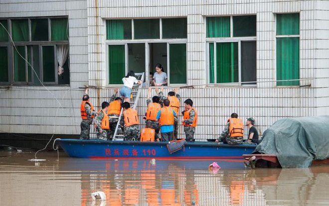 Lũ Trung Quốc: Mực nước 33 con sông chạm mốc kỉ lục, 141 người chết và mất tích - Ảnh 9.