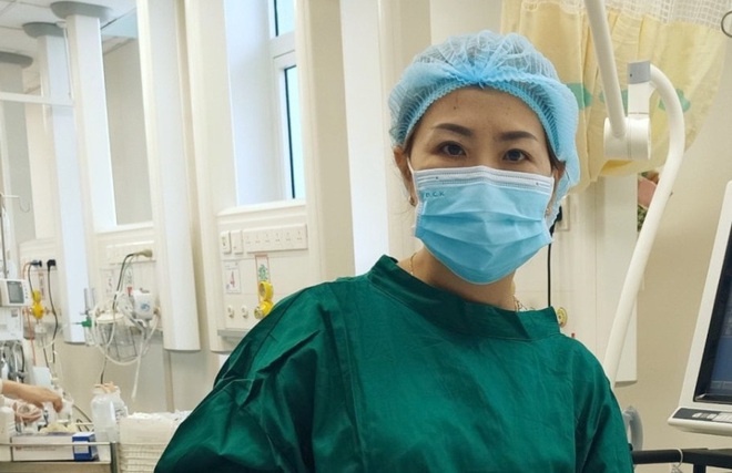 2 b&eacute; song sinh Diệu Nhi - Tr&uacute;c Nhi đ&atilde; bớt sốt, c&aacute;c b&aacute;c sĩ tiến h&agrave;nh chuyển b&eacute; qua nệm chống lo&eacute;t, nhiễm tr&ugrave;ng - Ảnh 2.