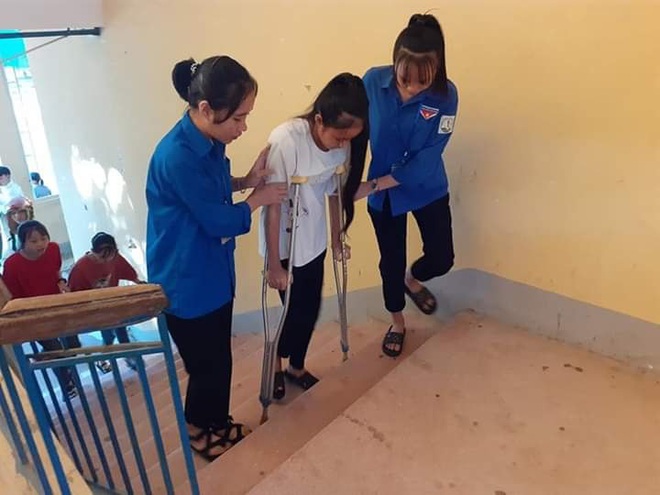 Ấm lòng khoảnh khắc của những Người lạ xuất hiện trong mùa thi lớp 10 - Ảnh 5.