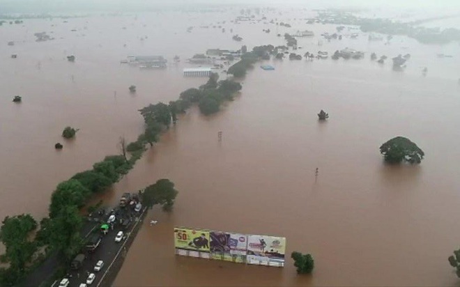 Lũ lụt Ấn Độ, Nepal: Gần 200 người chết, hàng triệu người bị ảnh hưởng - Ảnh 1.
