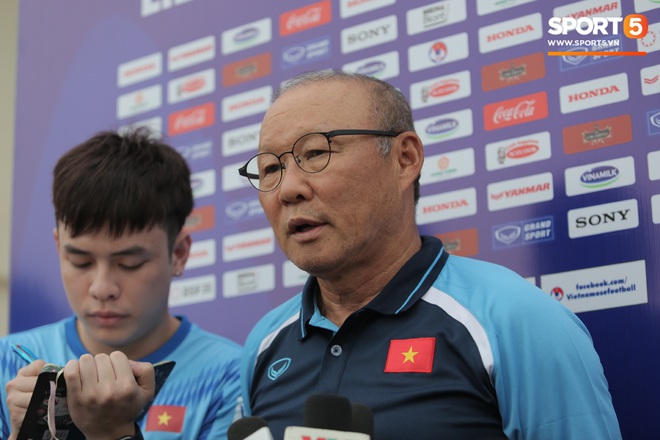 HLV Park Hang-seo lo lắng: “Không nhiều tuyển thủ Việt Nam trẻ có năng lực giỏi như lứa 1995, 1997” - Ảnh 1.