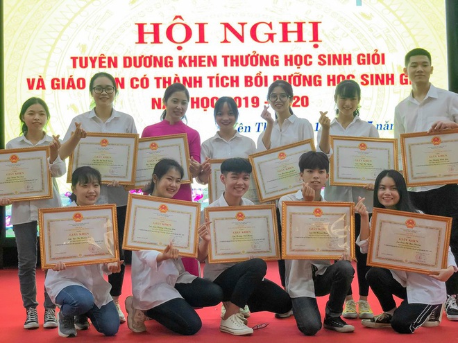 Hội bạn 7 năm chói chang thành tích: Trai xinh gái đẹp cùng đạt học sinh giỏi, tuyển thẳng đại học - Ảnh 3.